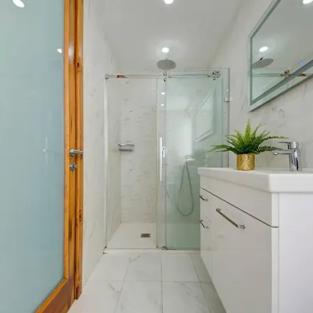 Penthouse 279 Apartment *