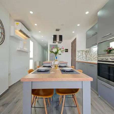 Penthouse 279 Apartment *